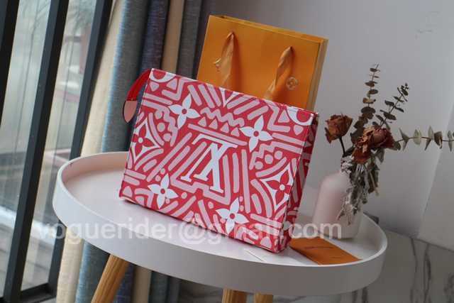 M47542 Toilet Bag 26 M47542 Toilet Bag 26