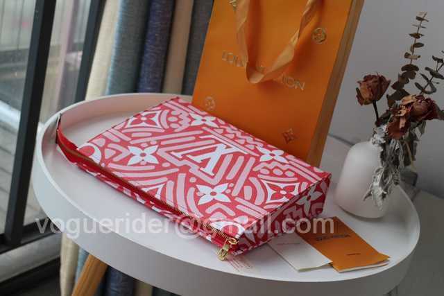 M47542 Toilet Bag 26 M47542 Toilet Bag 26