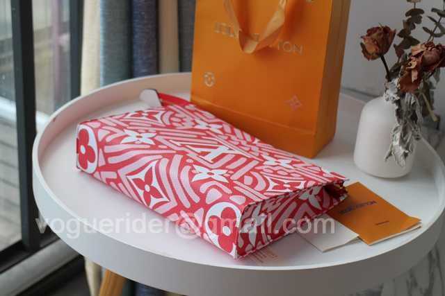 M47542 Toilet Bag 26 M47542 Toilet Bag 26
