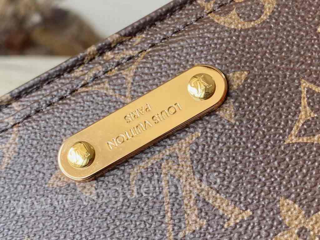 M82509 Lily Wallet On Chain 20 M82509 Lily Wallet On Chain 20