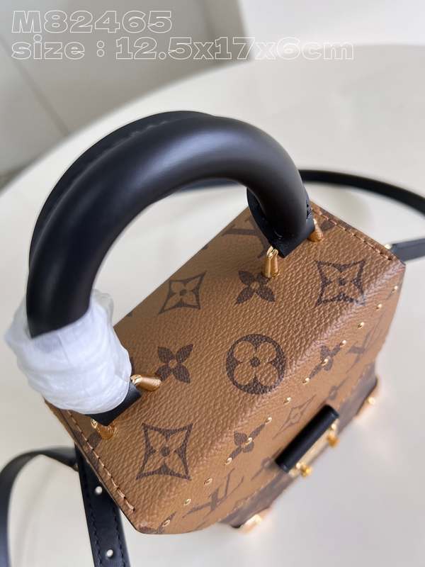 M82465 Camera Box 17 M82465 Camera Box 17