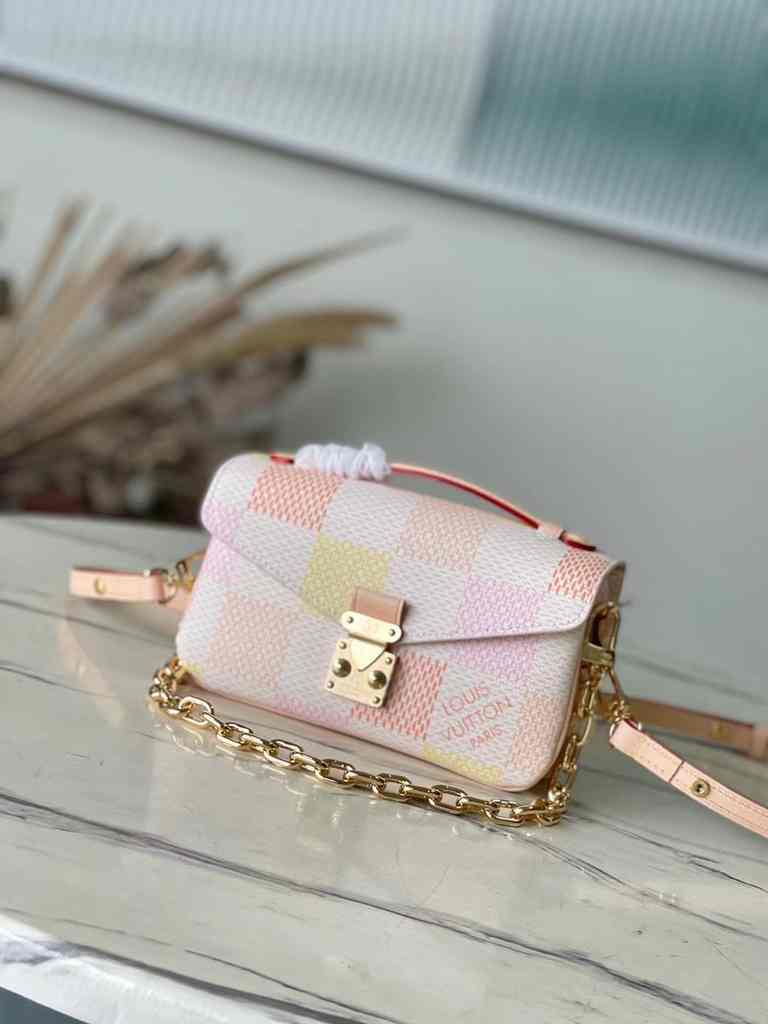 N40749 Pochette Metis East West 21