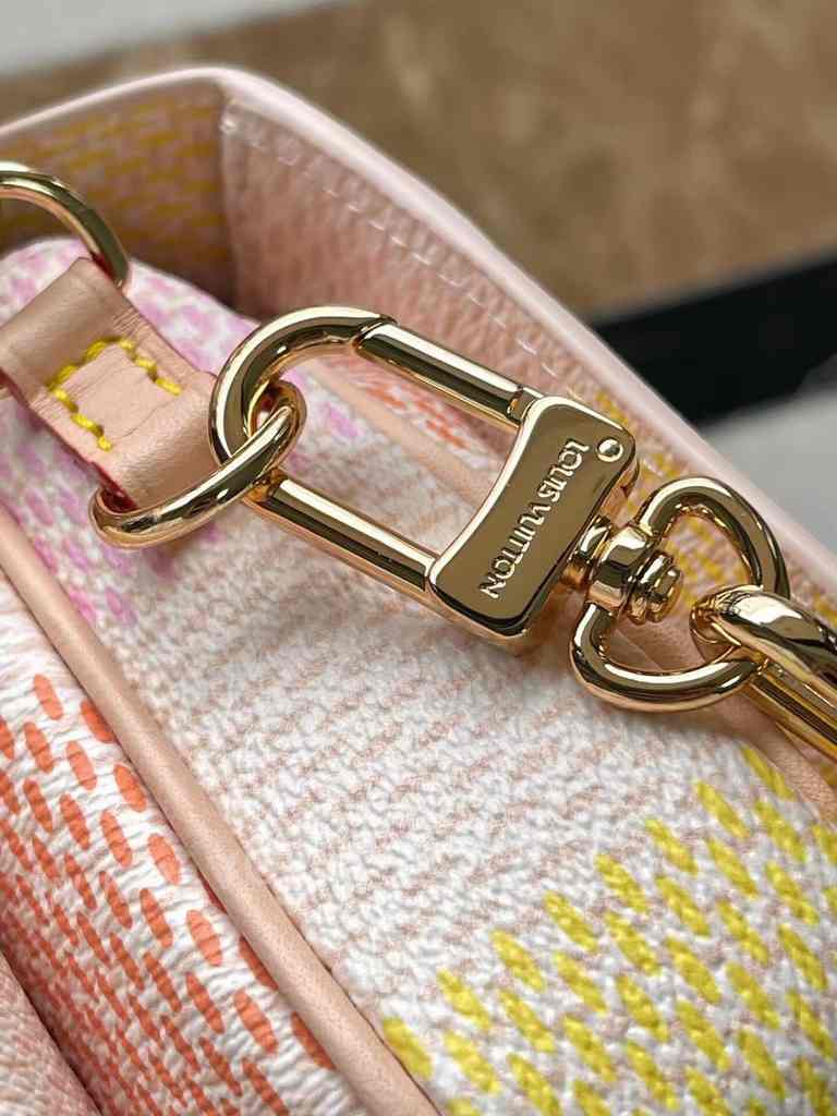 N40749 Pochette Metis East West 21 N40749 Pochette Metis East West 21
