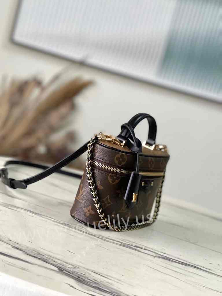 M47125 Vanity Chain Pouch 19 M47125 Vanity Chain Pouch 19