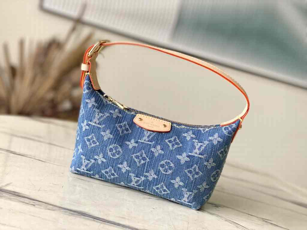 M82949 Hills Pochette 20