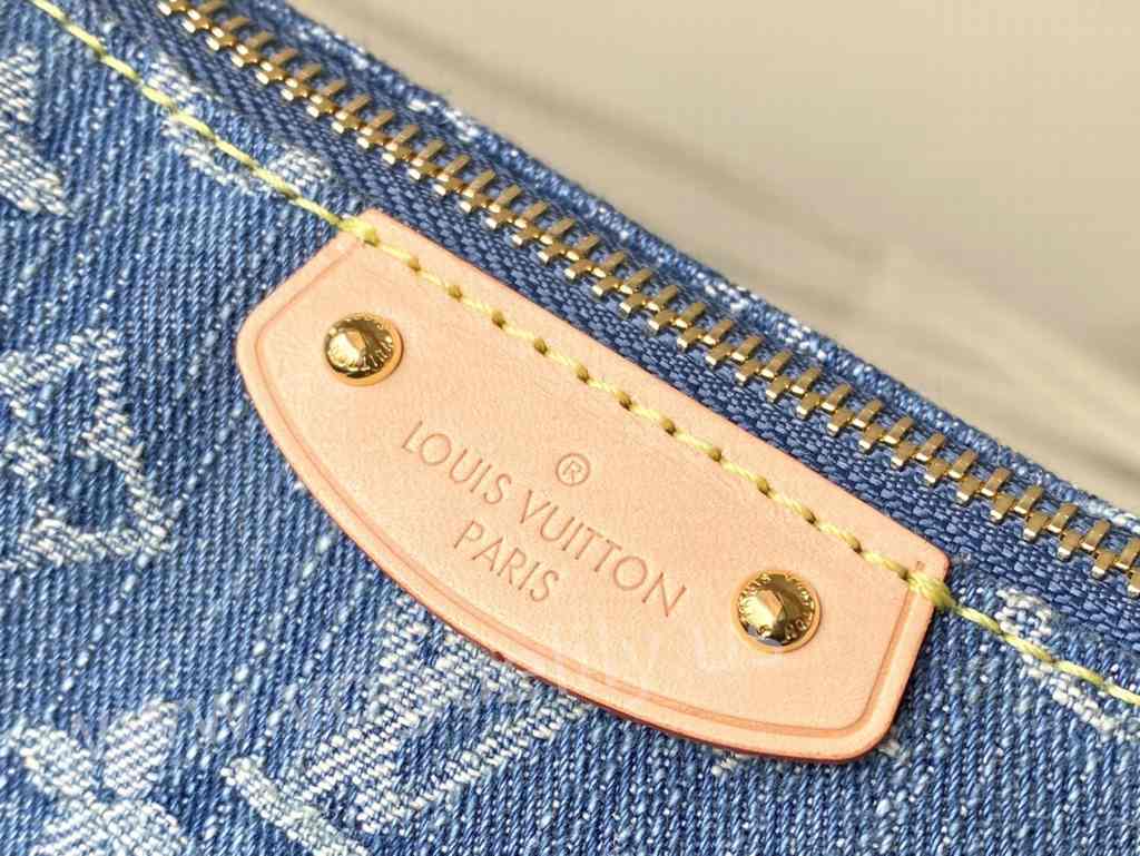 M82949 Hills Pochette 20 M82949 Hills Pochette 20