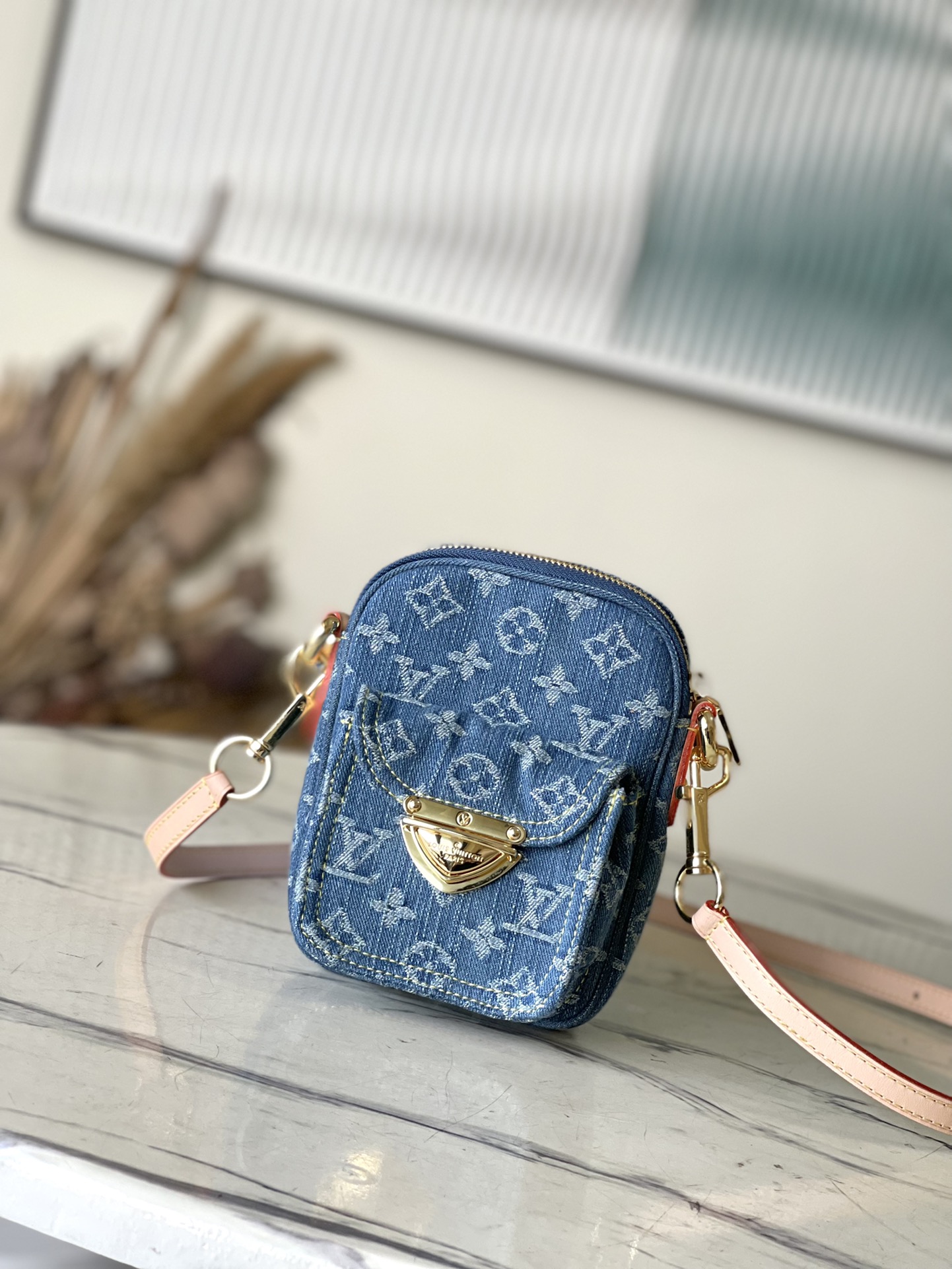 M82948 Fairfax Pochette 18 M82948 Fairfax Pochette 18
