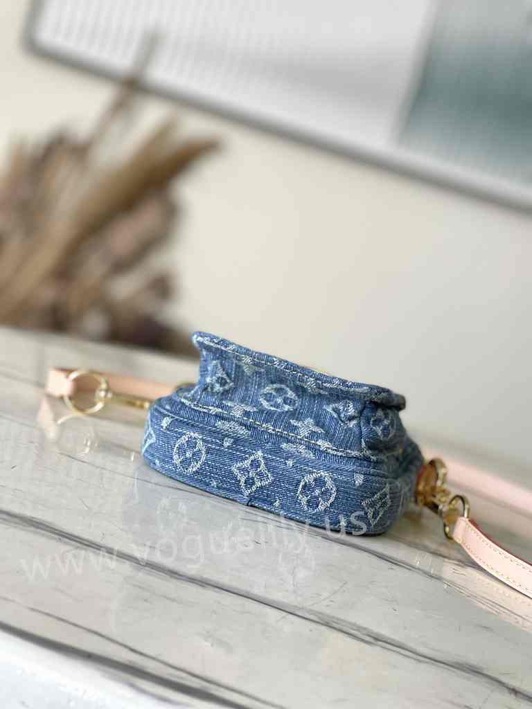 M82948 Fairfax Pochette 18 M82948 Fairfax Pochette 18