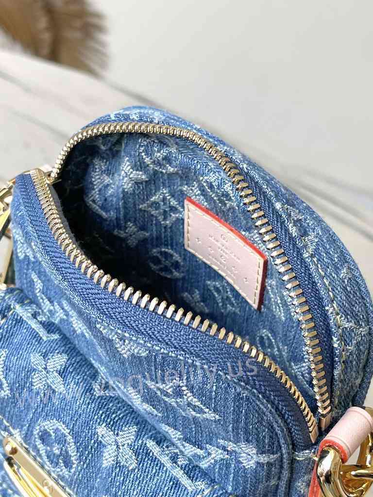 M82948 Fairfax Pochette 18 M82948 Fairfax Pochette 18