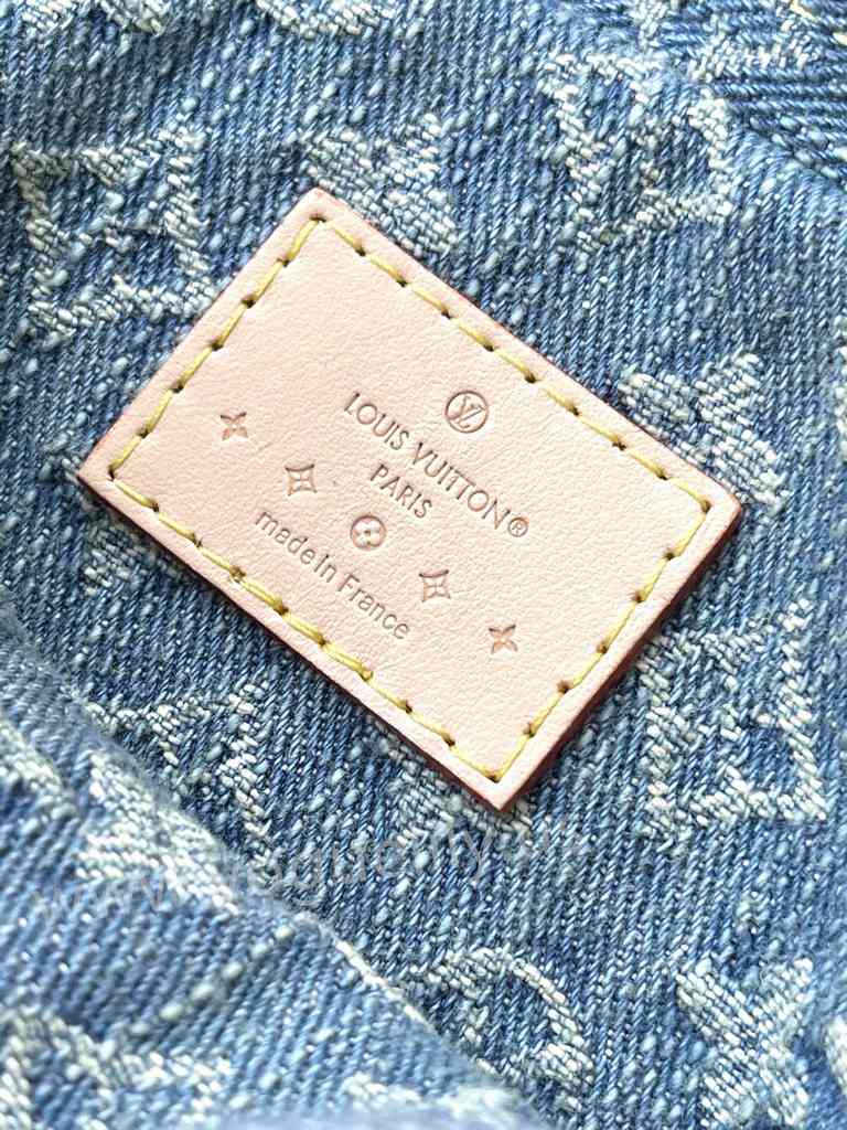 M82948 Fairfax Pochette 18 M82948 Fairfax Pochette 18