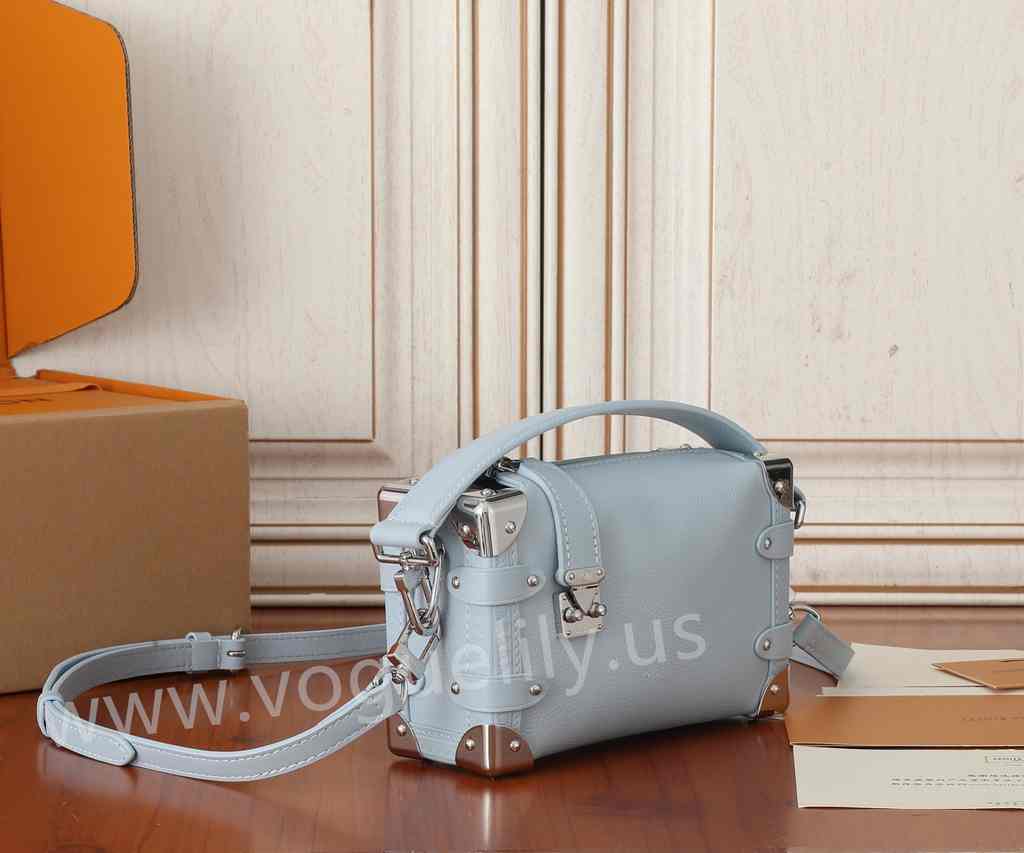 M25067 Side Trunk 18 M25067 Side Trunk 18