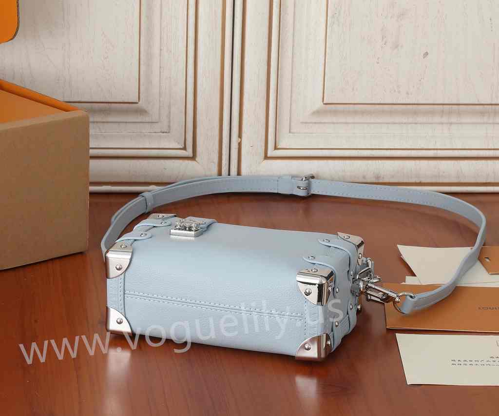 M25067 Side Trunk 18 M25067 Side Trunk 18