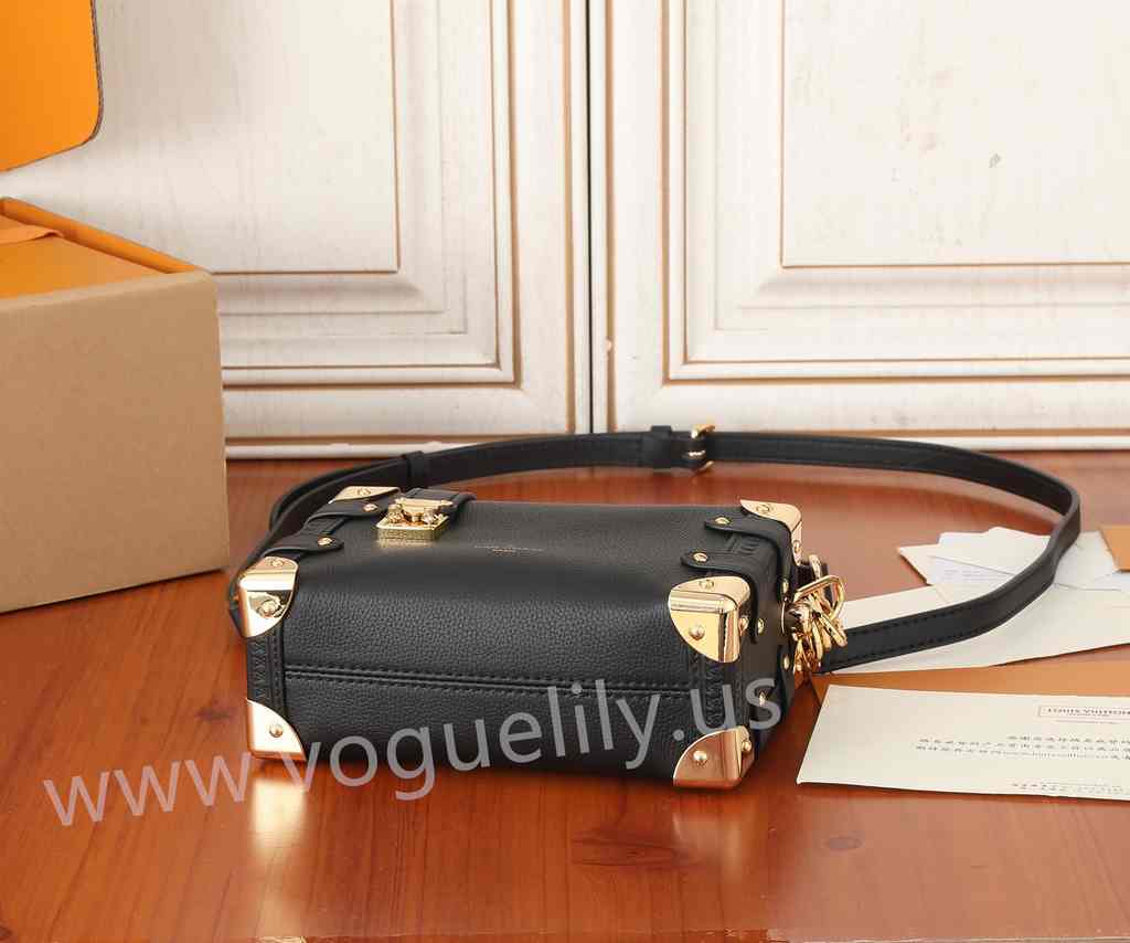 M23817 Side Trunk 18 M23817 Side Trunk 18