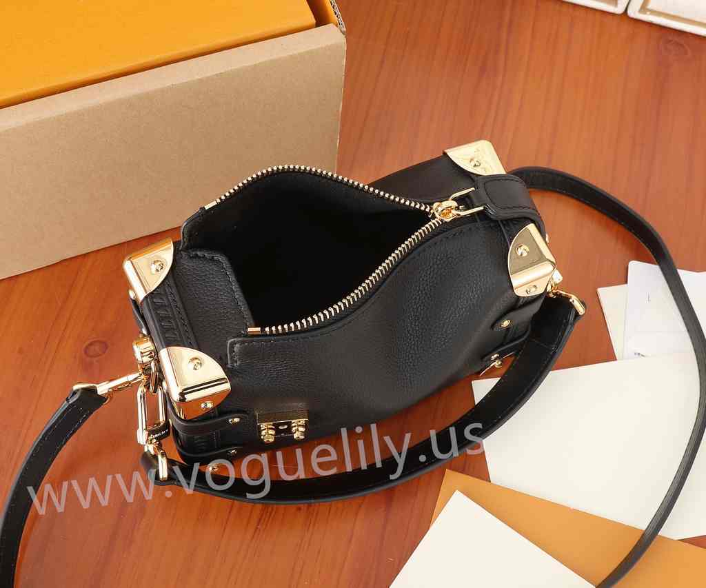 M23817 Side Trunk 18 M23817 Side Trunk 18