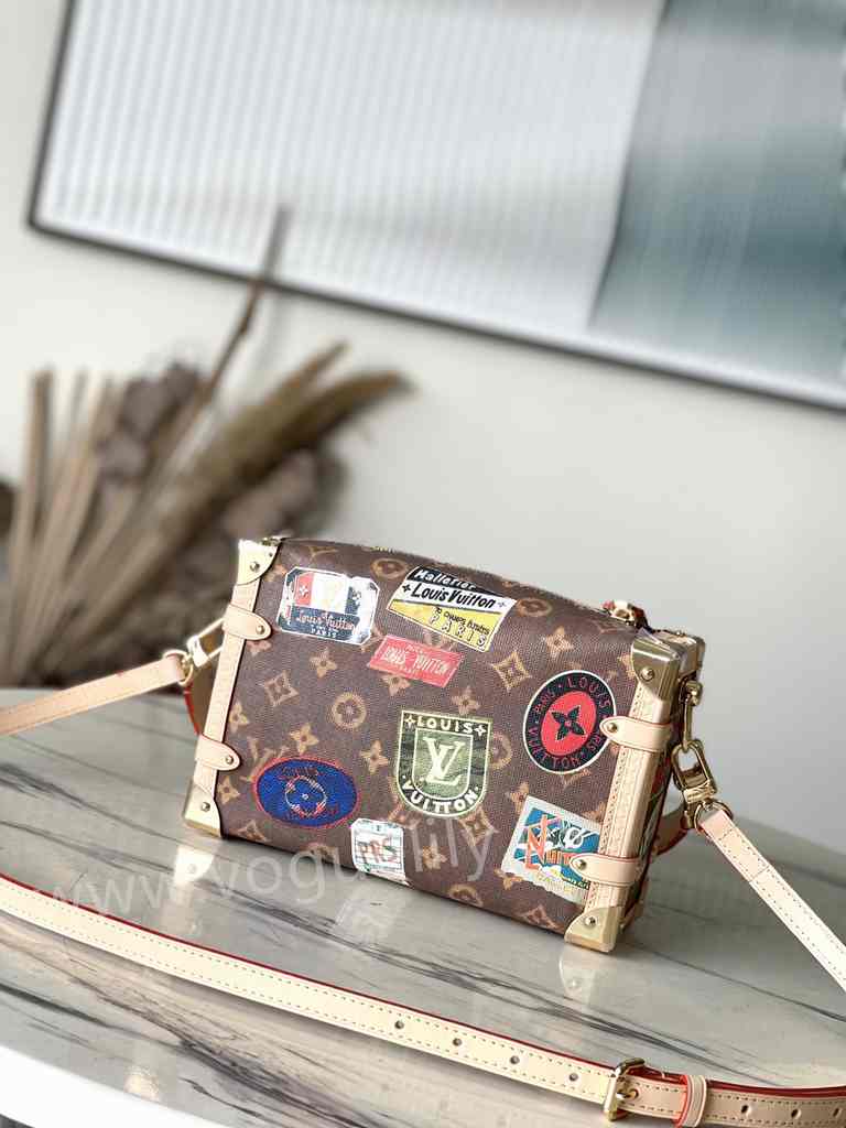 M47085 Side Trunk 21 M47085 Side Trunk 21