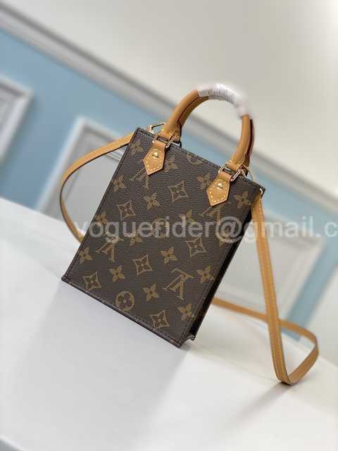 M69442/M51151 Petit Sac Plat 17 M69442/M51151 Petit Sac Plat 17