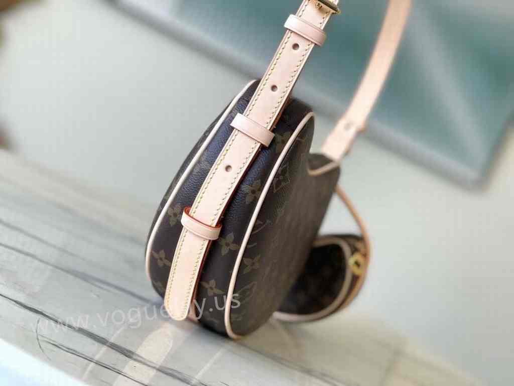 M46828 Croissant MM 21 M46828 Croissant MM 21