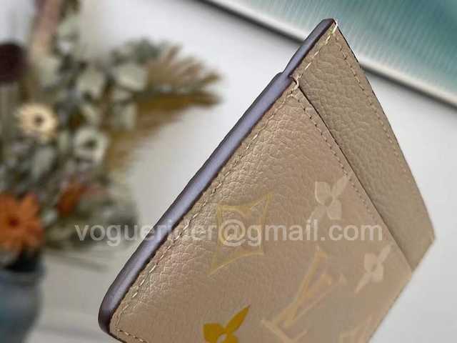 M80401 Card Holder By The Pool M80401 Card Holder By The Pool