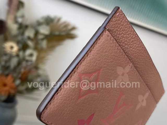 M80401 Card Holder By The Pool M80401 Card Holder By The Pool