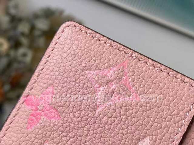 M80401 Card Holder By The Pool M80401 Card Holder By The Pool