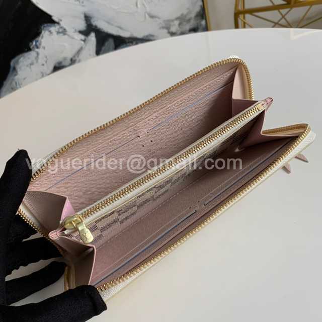N60252 Clemence 19 N60252 Clemence 19