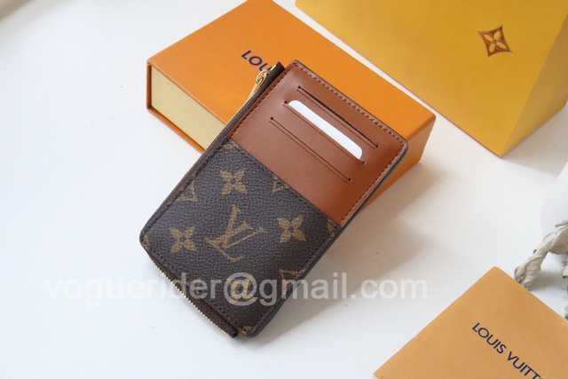 M80556 Multi Card Holder Trunk M80556 Multi Card Holder Trunk