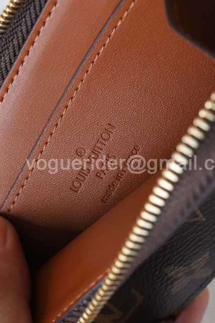 M80556 Multi Card Holder Trunk M80556 Multi Card Holder Trunk