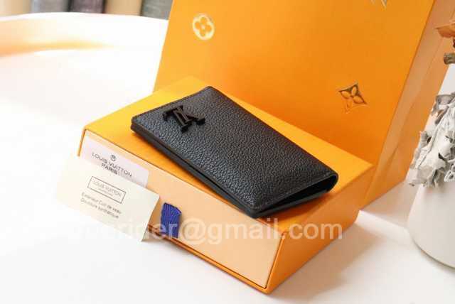 M69979 Passport Holder M69979 Passport Holder