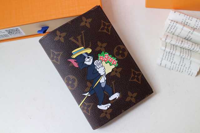 M64411 Passport Holder