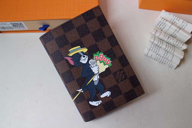 M64411 Passport Holder