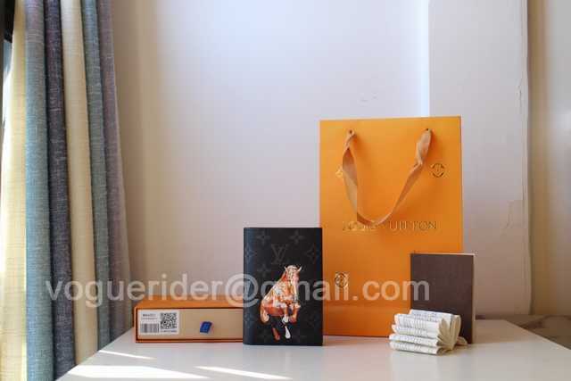 M64411 Passport Holder M64411 Passport Holder