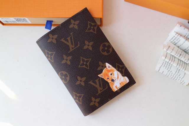 M64411 Passport Holder