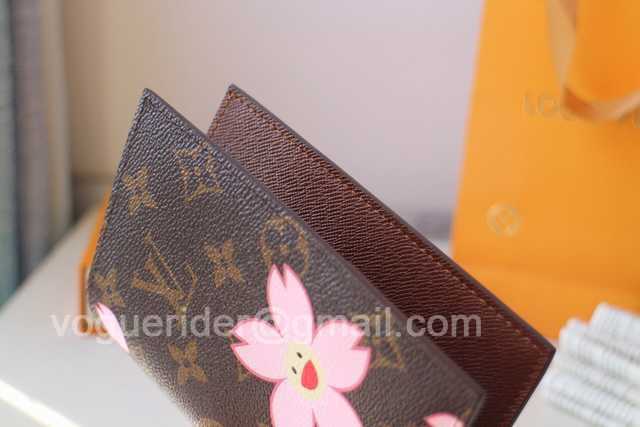 M64411 Passport Holder