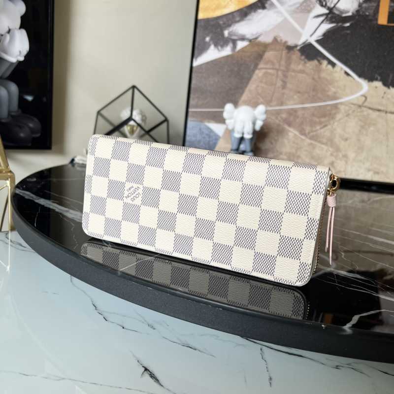 N61264 Clemence Wallet 19 N61264 Clemence Wallet 19