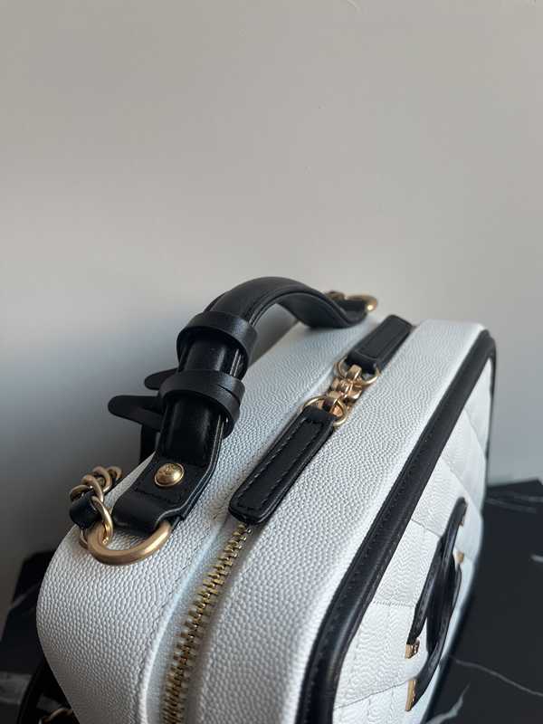 93343 Vanity Case 21 93343 Vanity Case 21