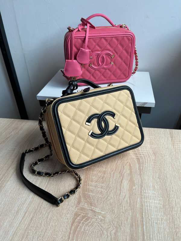 93343 Vanity Case 21 93343 Vanity Case 21