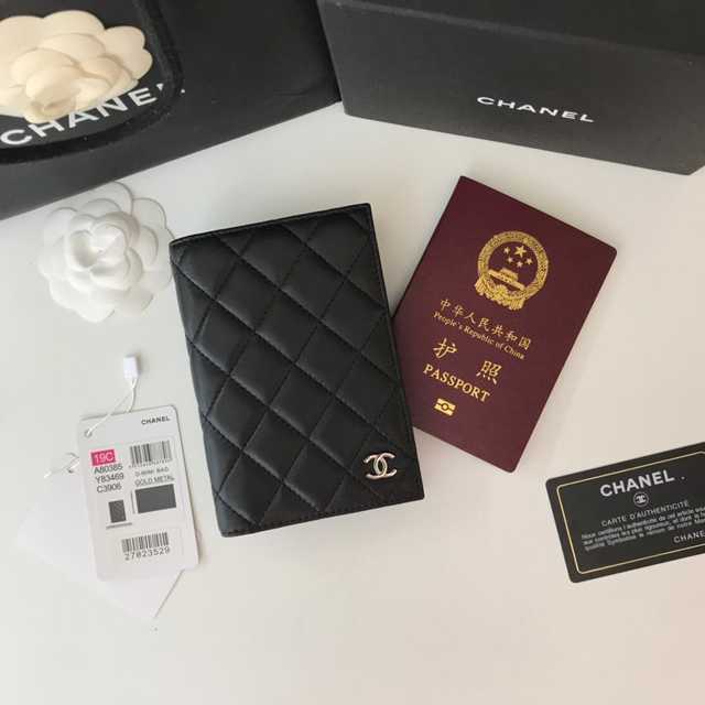 80385 Passport Holder 14