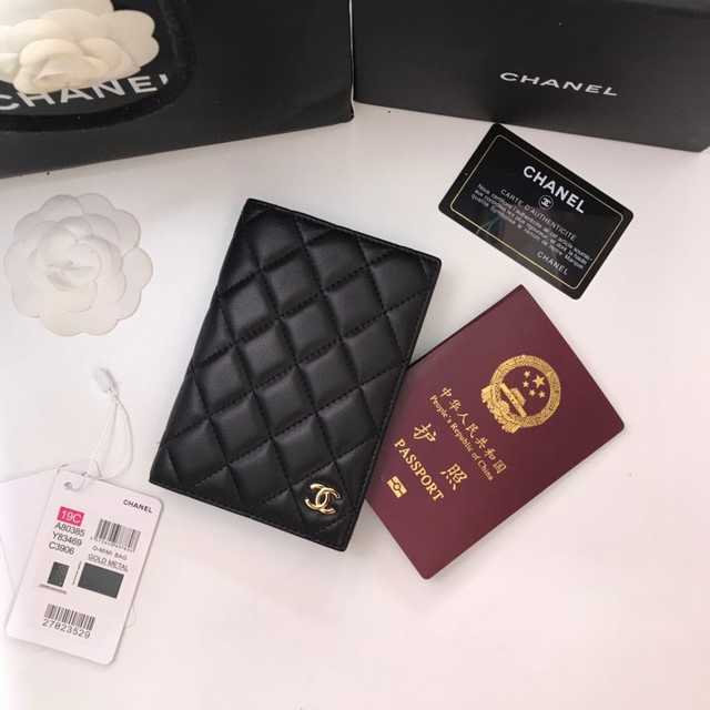 80385 Passport Holder 14