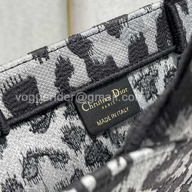 M1286 41 Embroidery M1286 41 Embroidery