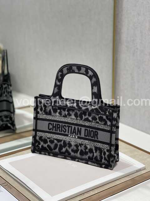 M1286 22 Embroidery M1286 22 Embroidery