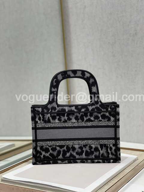 M1286 22 Embroidery M1286 22 Embroidery