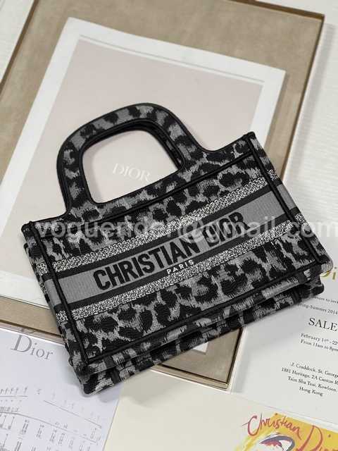 M1286 22 Embroidery M1286 22 Embroidery