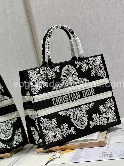 M1286 41 Embroidery M1286 41 Embroidery