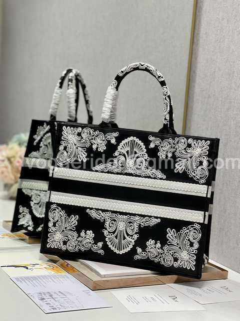 M1286 41 Embroidery M1286 41 Embroidery