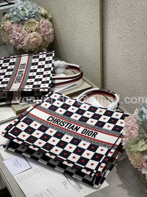 M1286 41 Embroidery M1286 41 Embroidery