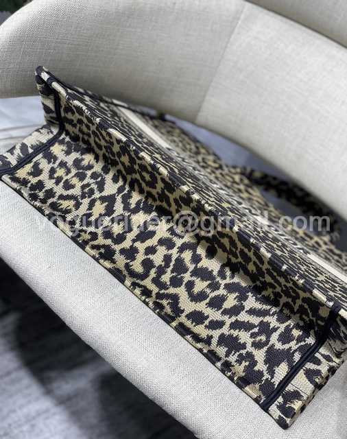 M1286 41 Embroidery M1286 41 Embroidery