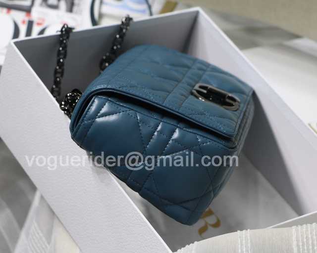 M8017 Caro 25 M8017 Caro 25