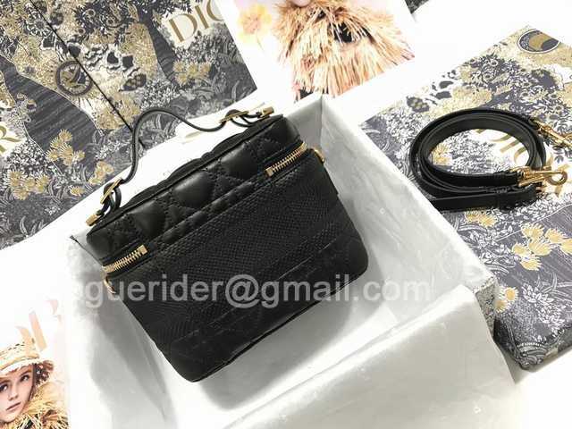 S5488 Travel 18 S5488 Travel 18