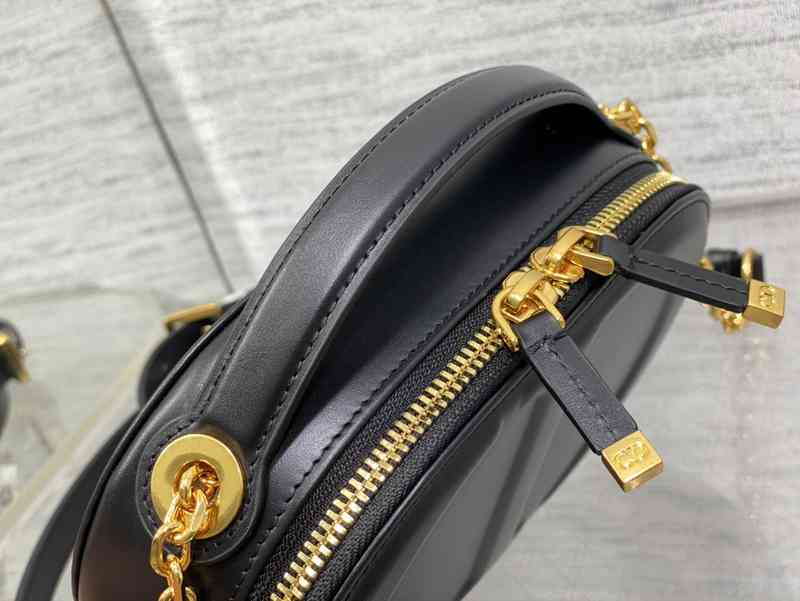 3331 Signature Camera Bag 18 3331 Signature Camera Bag 18