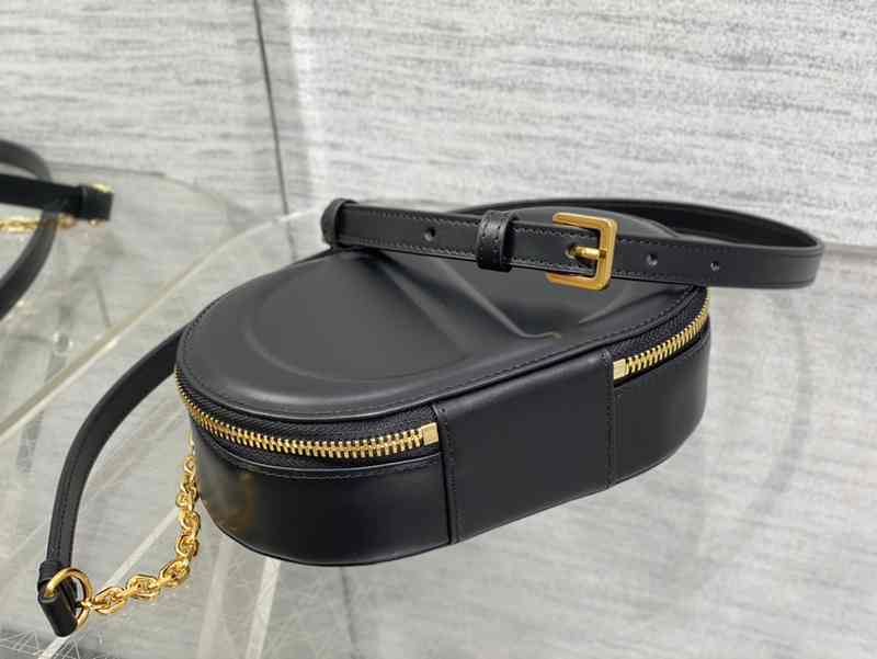 3331 Signature Camera Bag 18 3331 Signature Camera Bag 18
